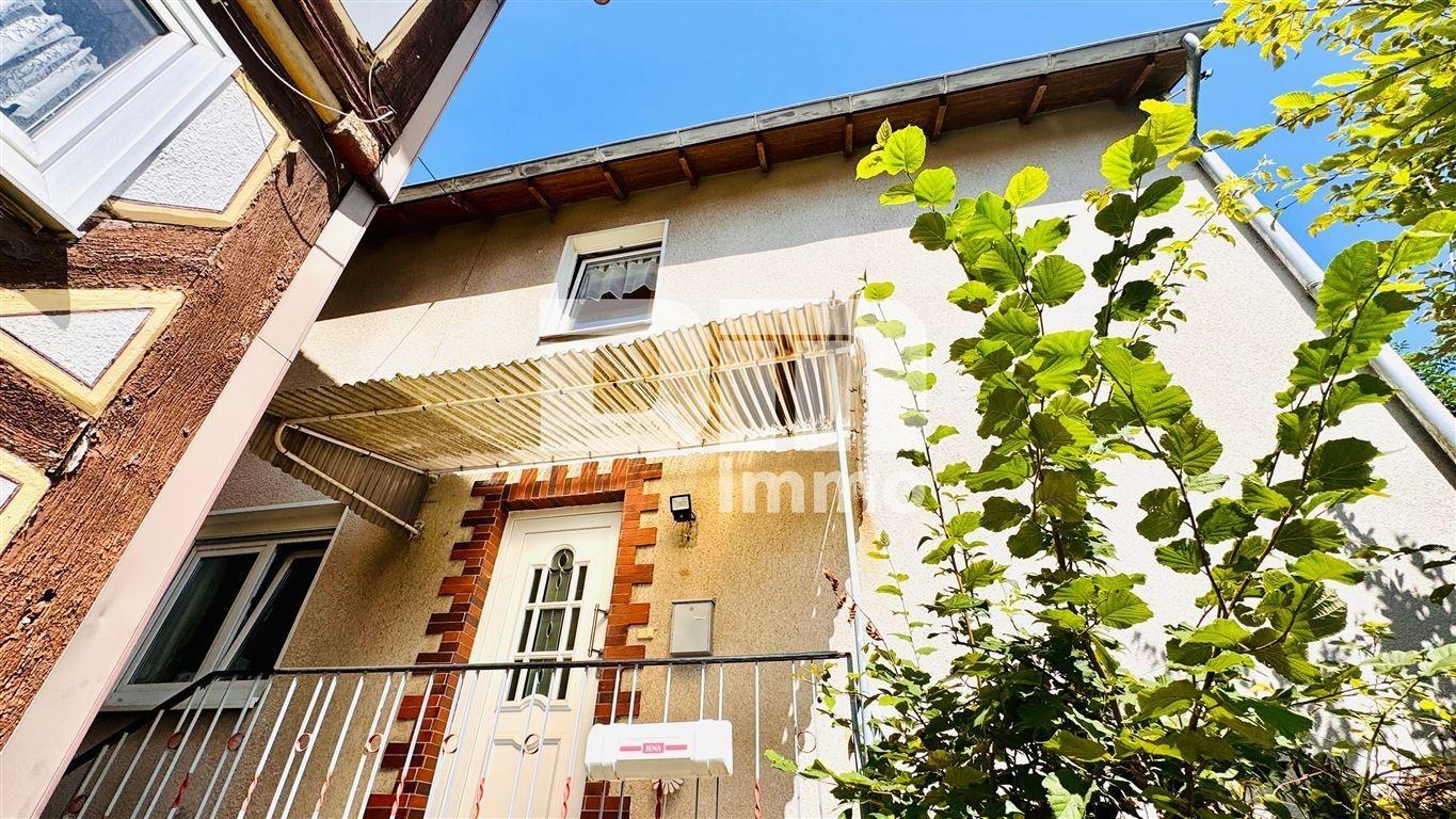 Titel Frontansicht Haus massiv