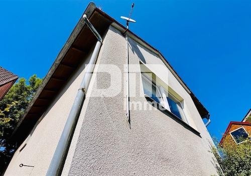 Frontansicht Haus massiv