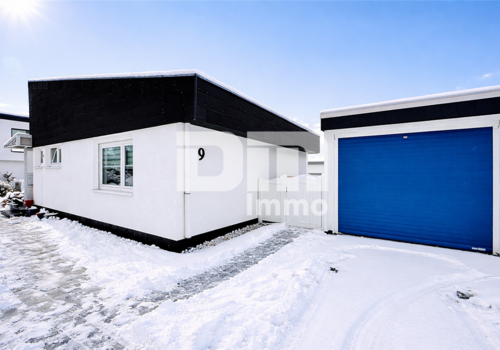Frontansicht / Garage / Stellplätze
