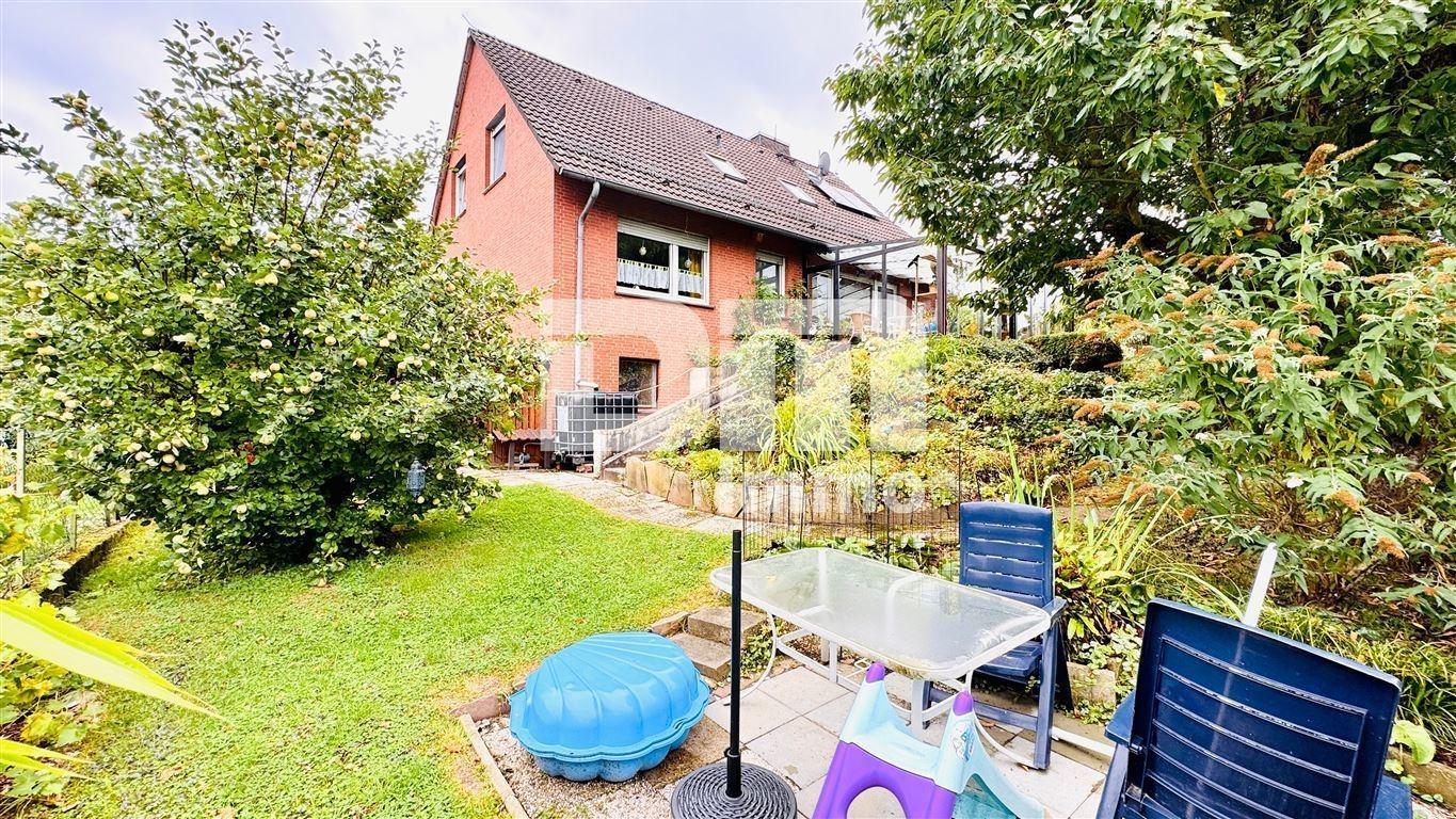 Großer Gartenbereich/ Freisitz
