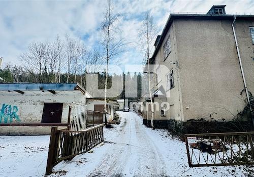 Hauptzufahrt Areal Empfangshaus / Rampe