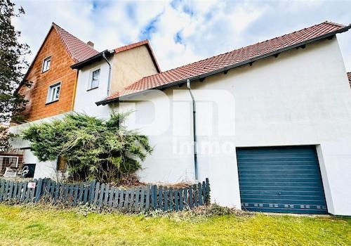 Seitenansicht / Zufahrt Garage / Werkstatt aktuell