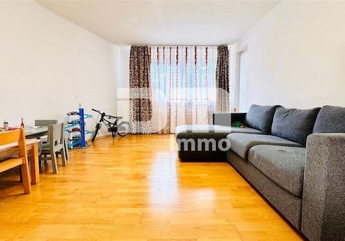 Wohn / Esszimmer / Zugang Balkon