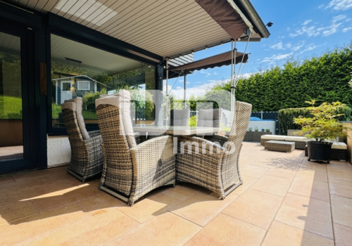 Terrasse / teilüberdacht