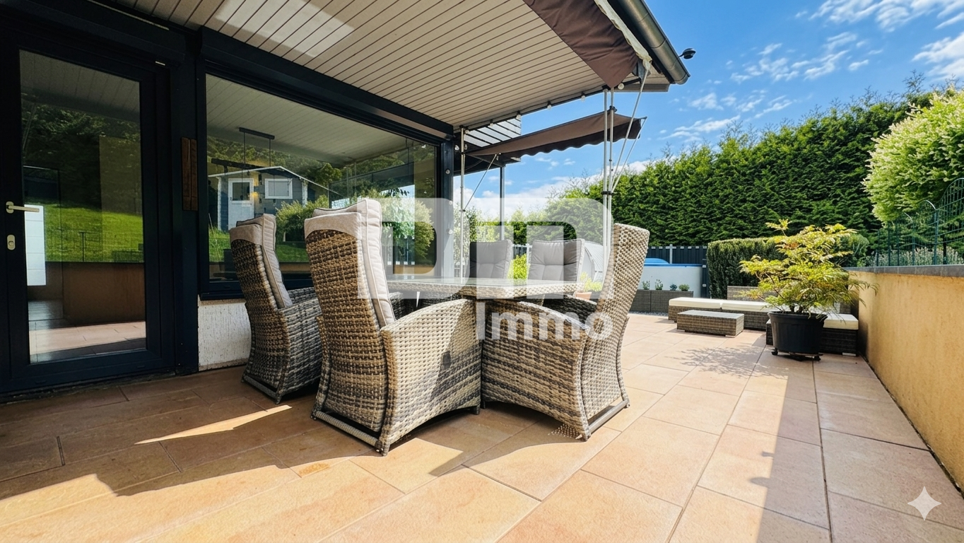 Terrasse / teilüberdacht