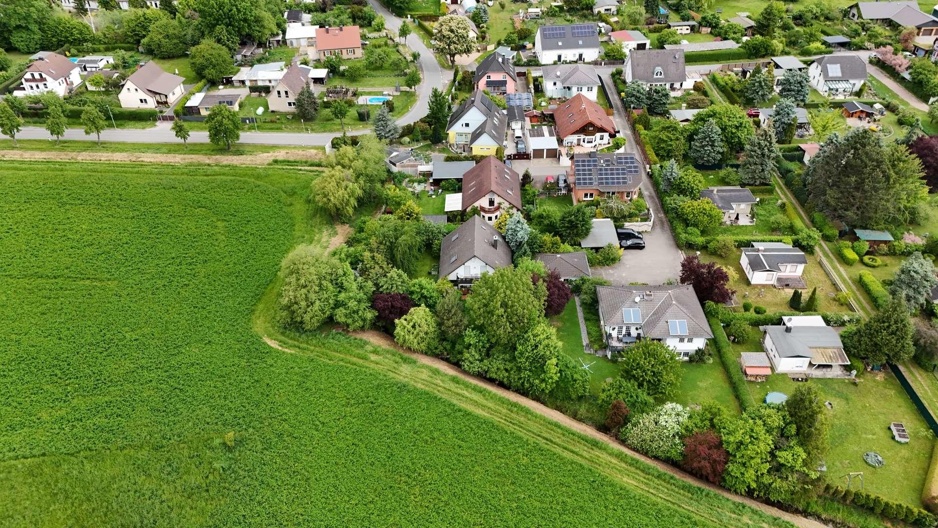 Hausansicht von oben mit Umgebung