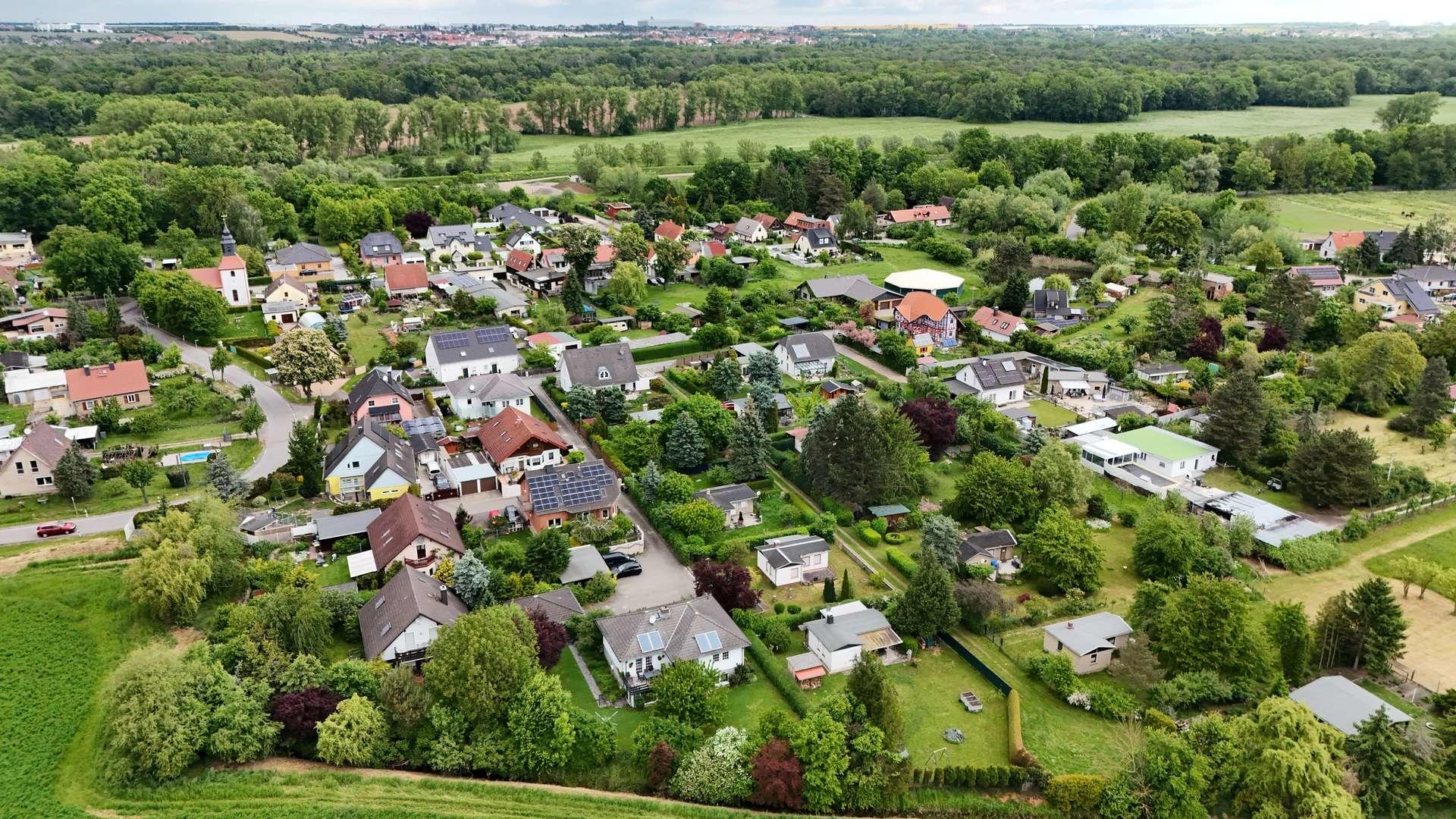 Hausansicht von oben mit Umgebung