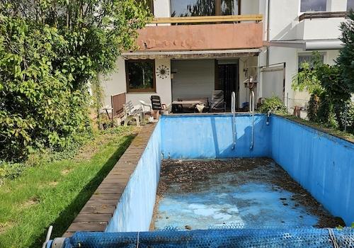 Garten mit Schwimmbecken