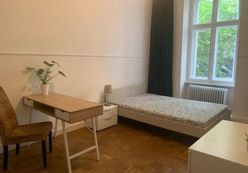 Zimmer zum Hof
