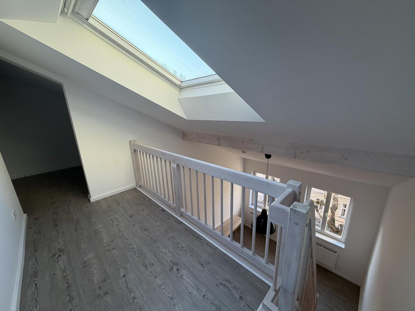 Empore über Wohn-Schlafzimmer