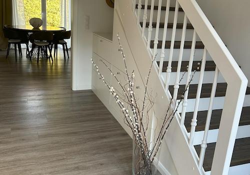 Treppe mit Einbauschrank