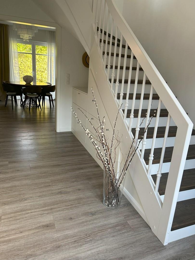 Treppe mit Einbauschrank