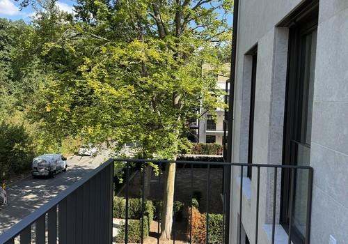 Ausblick Balkon zur Straße