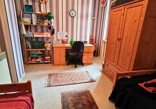 Schlafzimmer (2) OG
