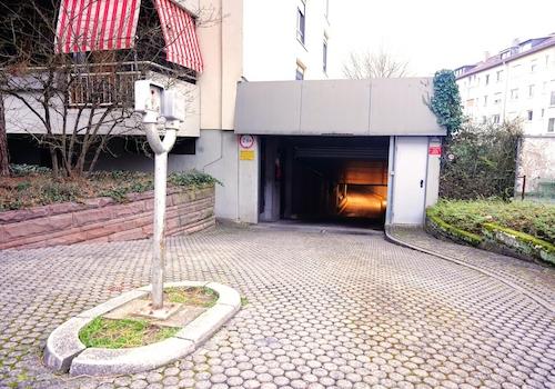 Tiefgarage von Straßenseite