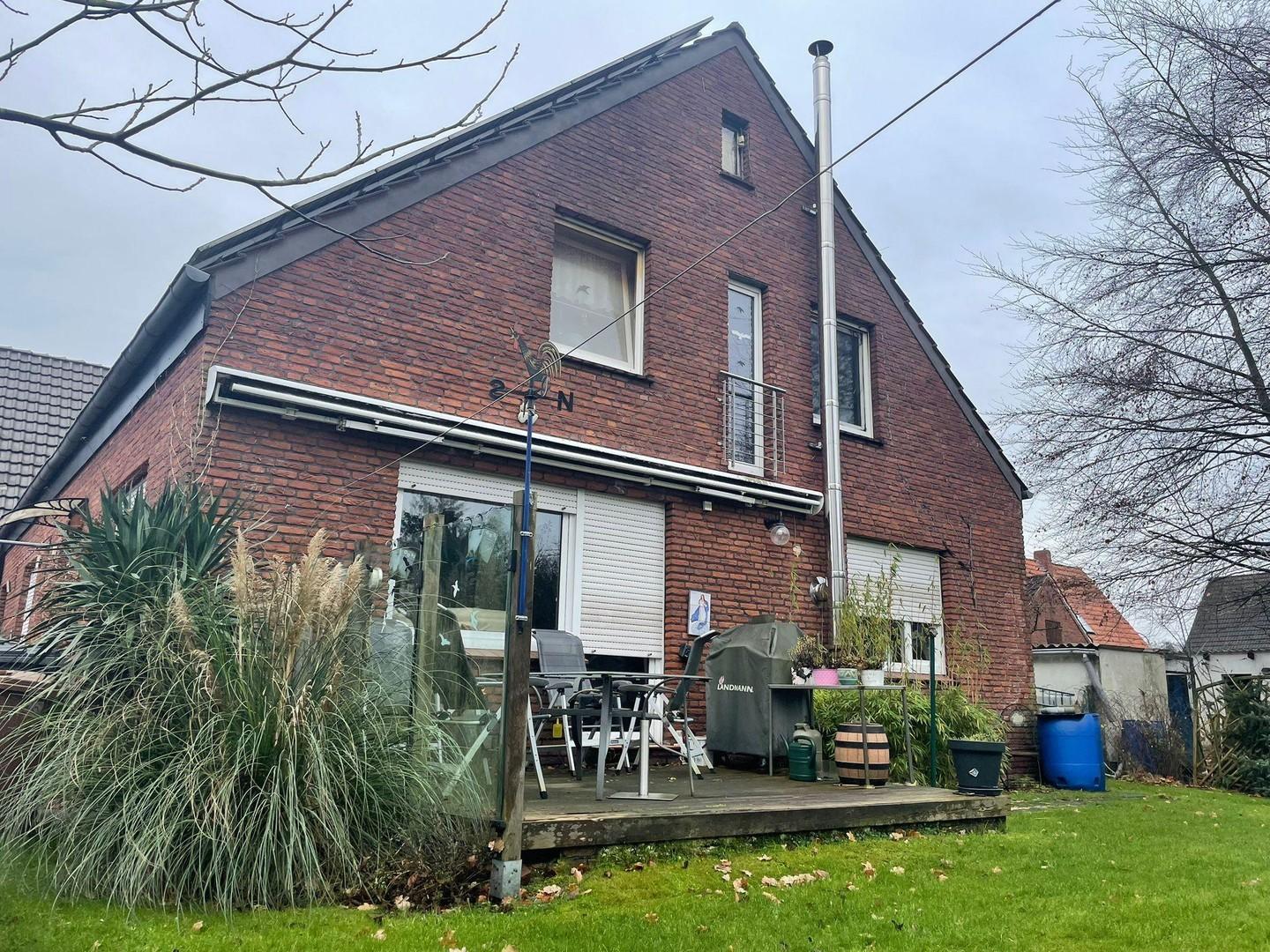 Hinteransicht  Garten Terrasse