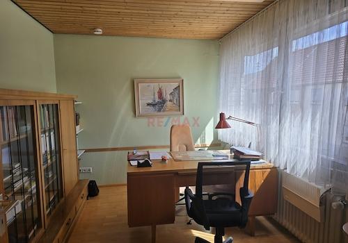 Büro im OG