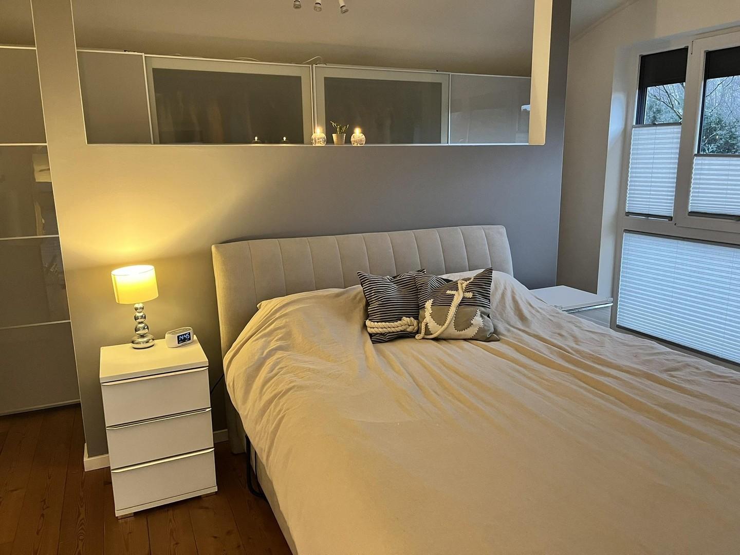 Schlafzimmer m. Kleiderschrank