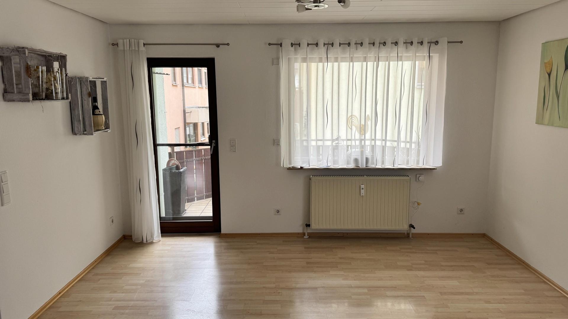 Wohn-/Essbereich zum Balkon
