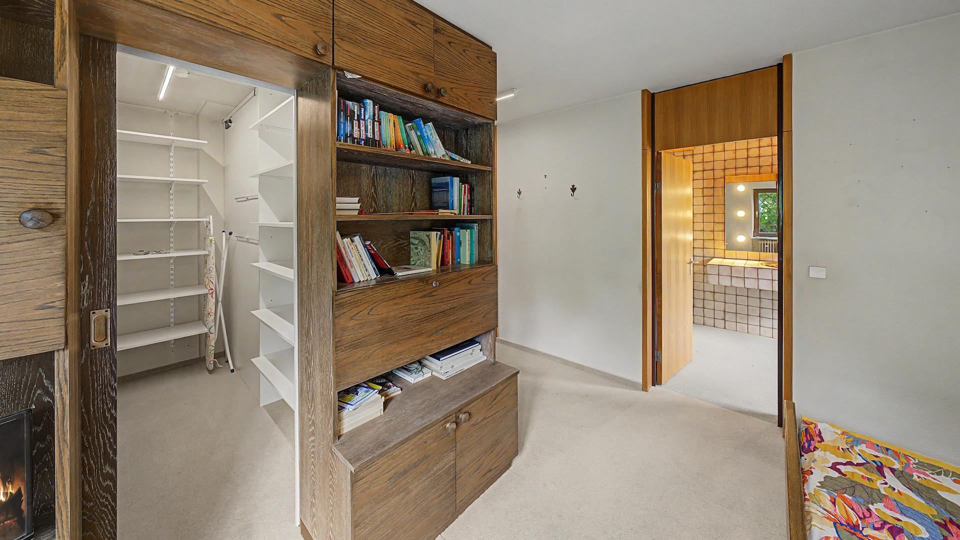 Schlafzimmer mit Ankleide