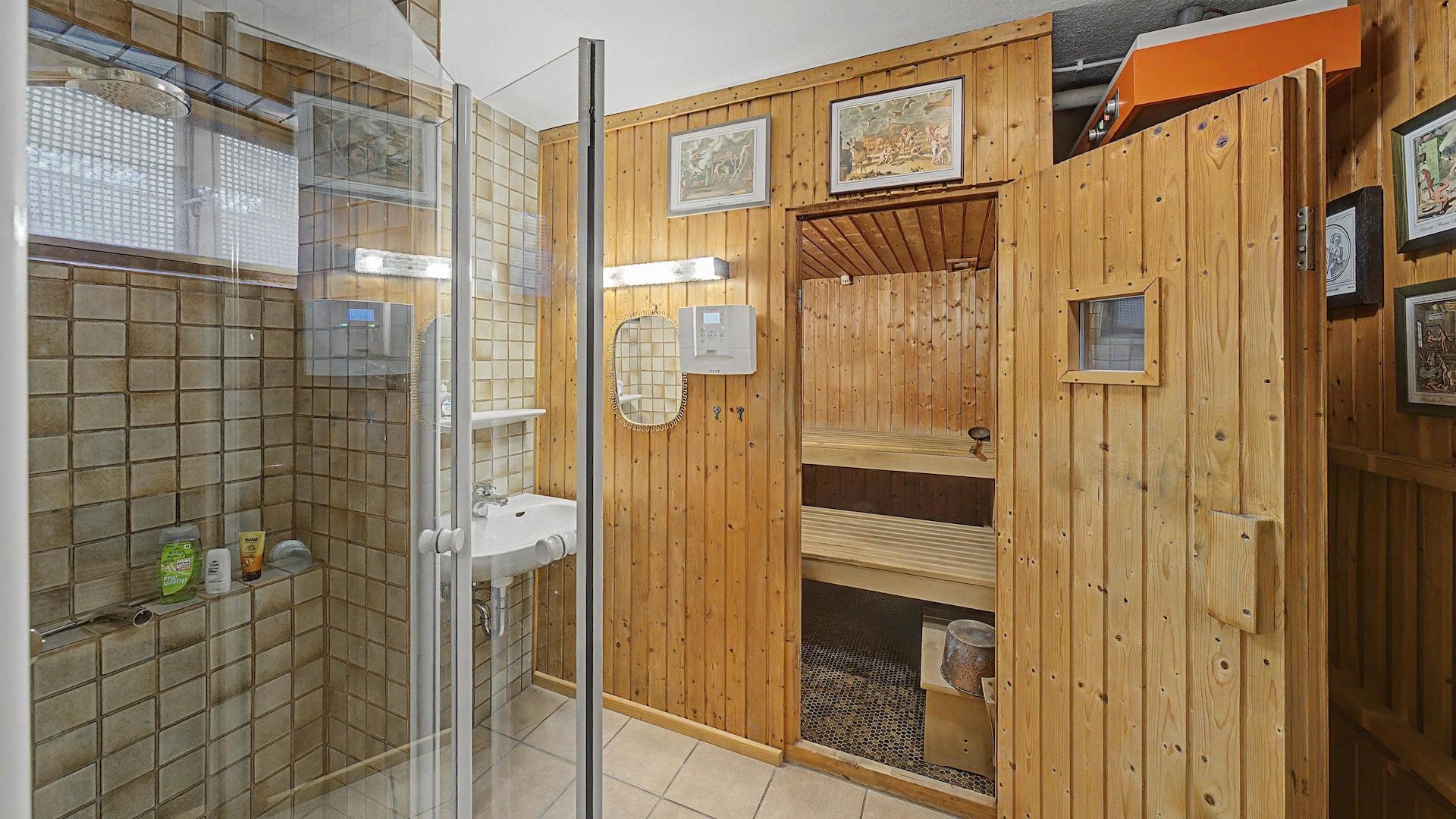 Sauna mit Dusche