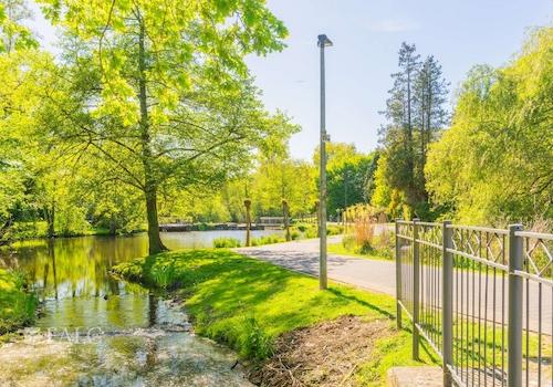 Gegenüberliegender Park