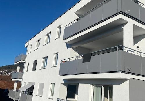 Außenansicht mit Balkon 2. OG
