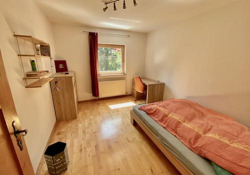 Schlafzimmer 2