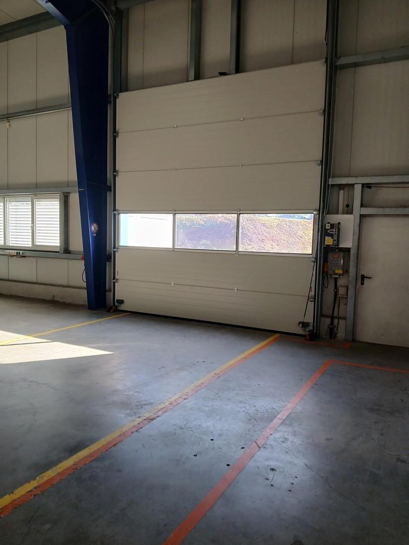 Tor elektrisch vorne 