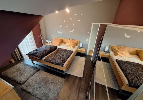 Schlafzimmer 1