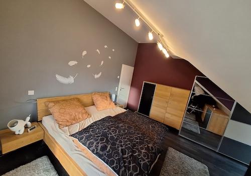 Schlafzimmer 1