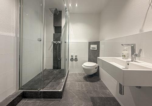 modernes Duschbad