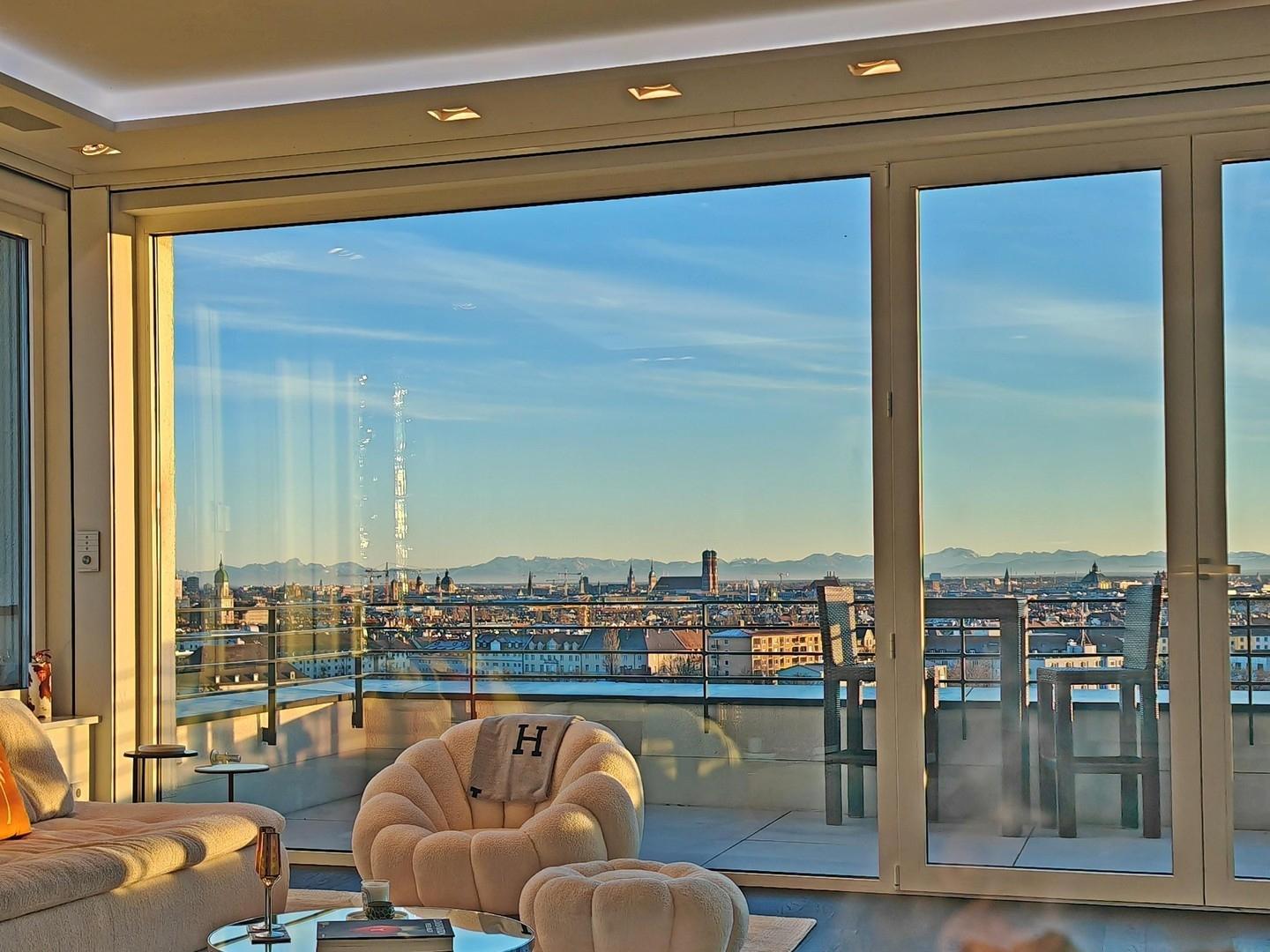 Ein Fenster. Ganz München.