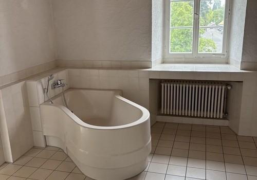 Bad mit Badewanne