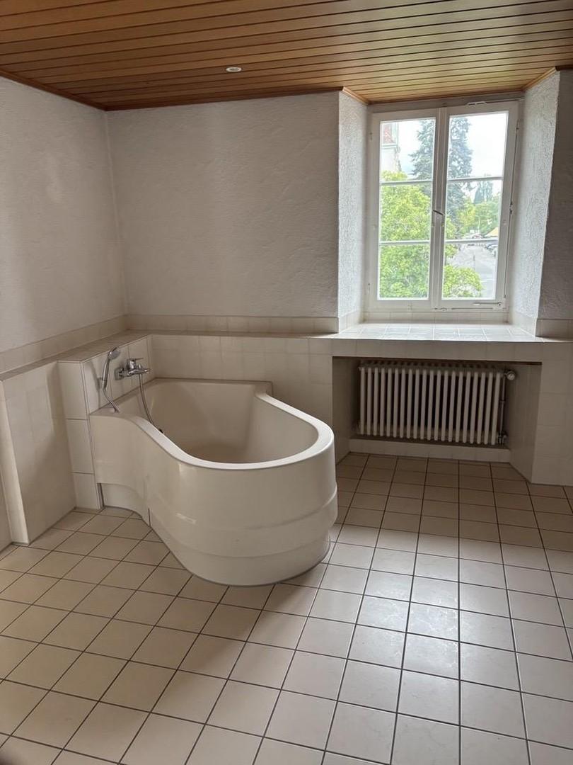 Bad mit Badewanne