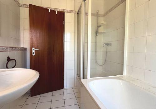 Wanne und Dusche