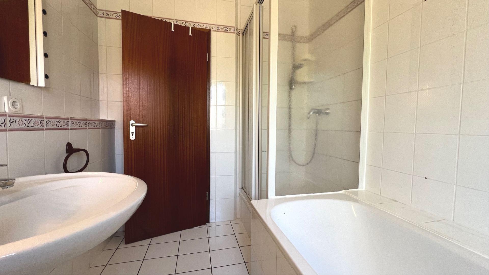 Wanne und Dusche