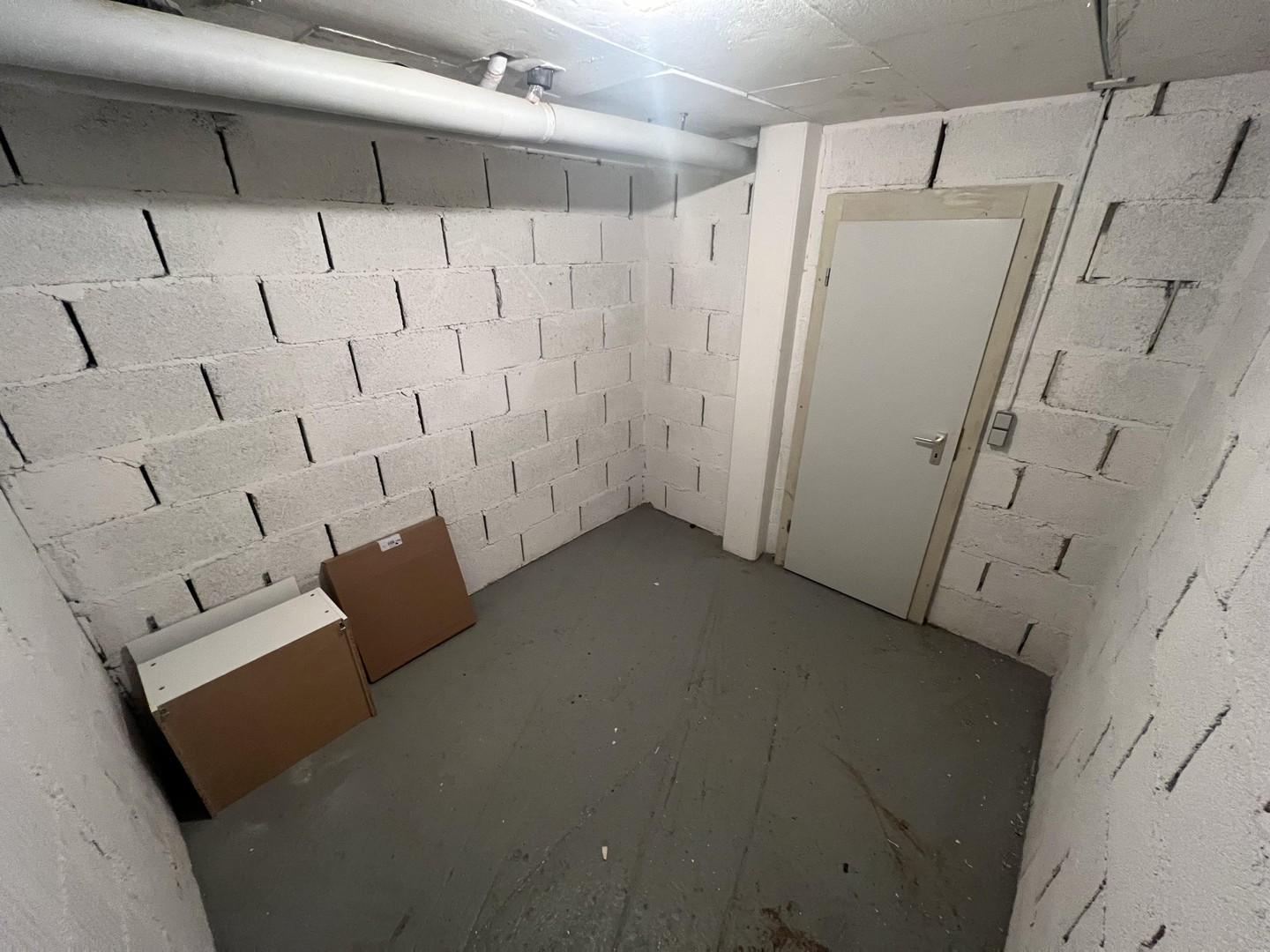 Abschließbare Keller mir Strom