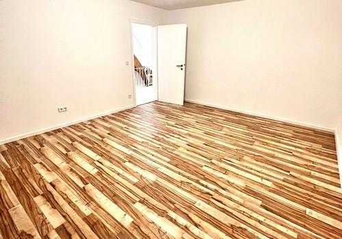 Schlafzimmer 2 (OG) mit Balkon