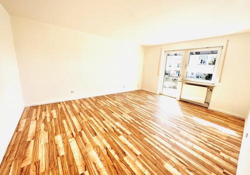 Schlafzimmer 2 (OG) mit Balkon