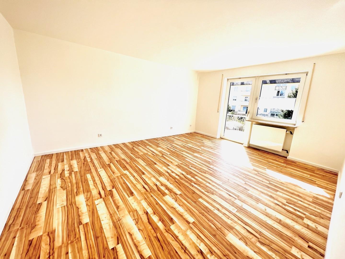 Schlafzimmer 2 (OG) mit Balkon