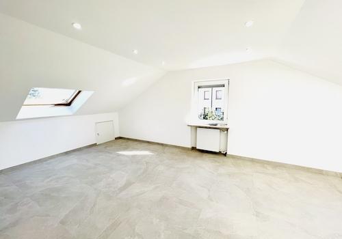 Großes Zimmer Dachgeschoss