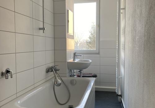 Bad mit Badewanne