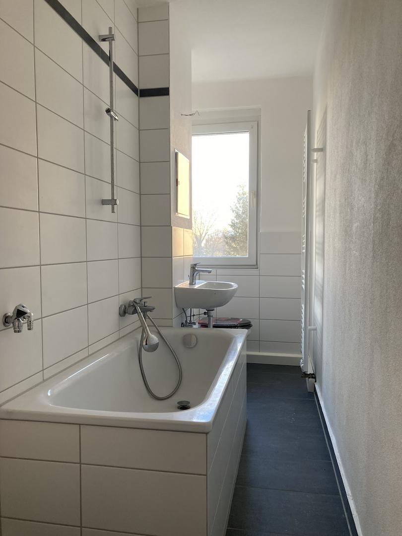 Bad mit Badewanne