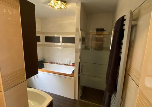 Badezimmer EG mit Dusche