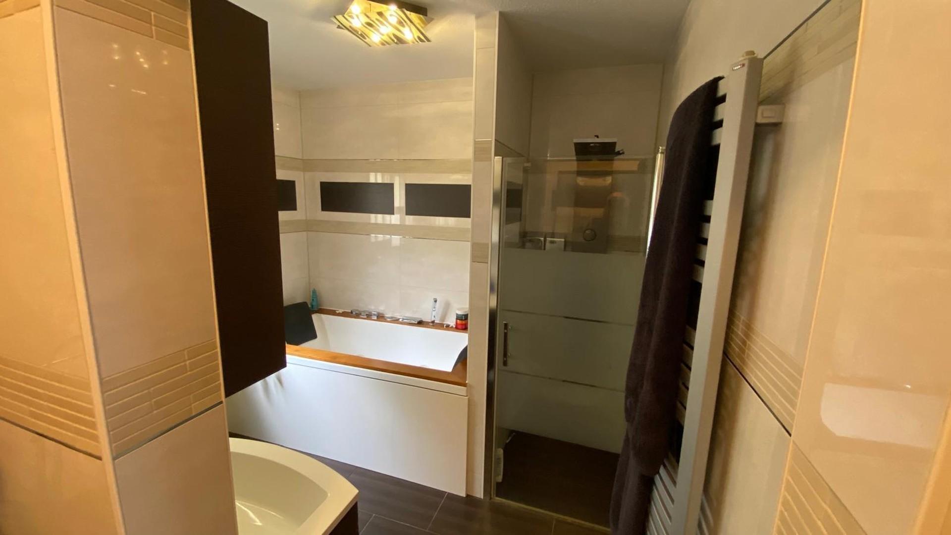 Badezimmer EG mit Dusche