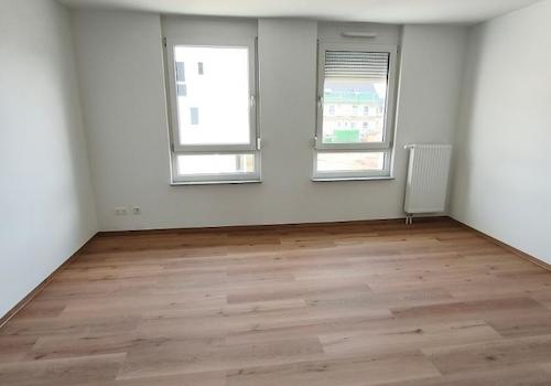 OG: Schlafzimmer mit Ankleide Bild 1