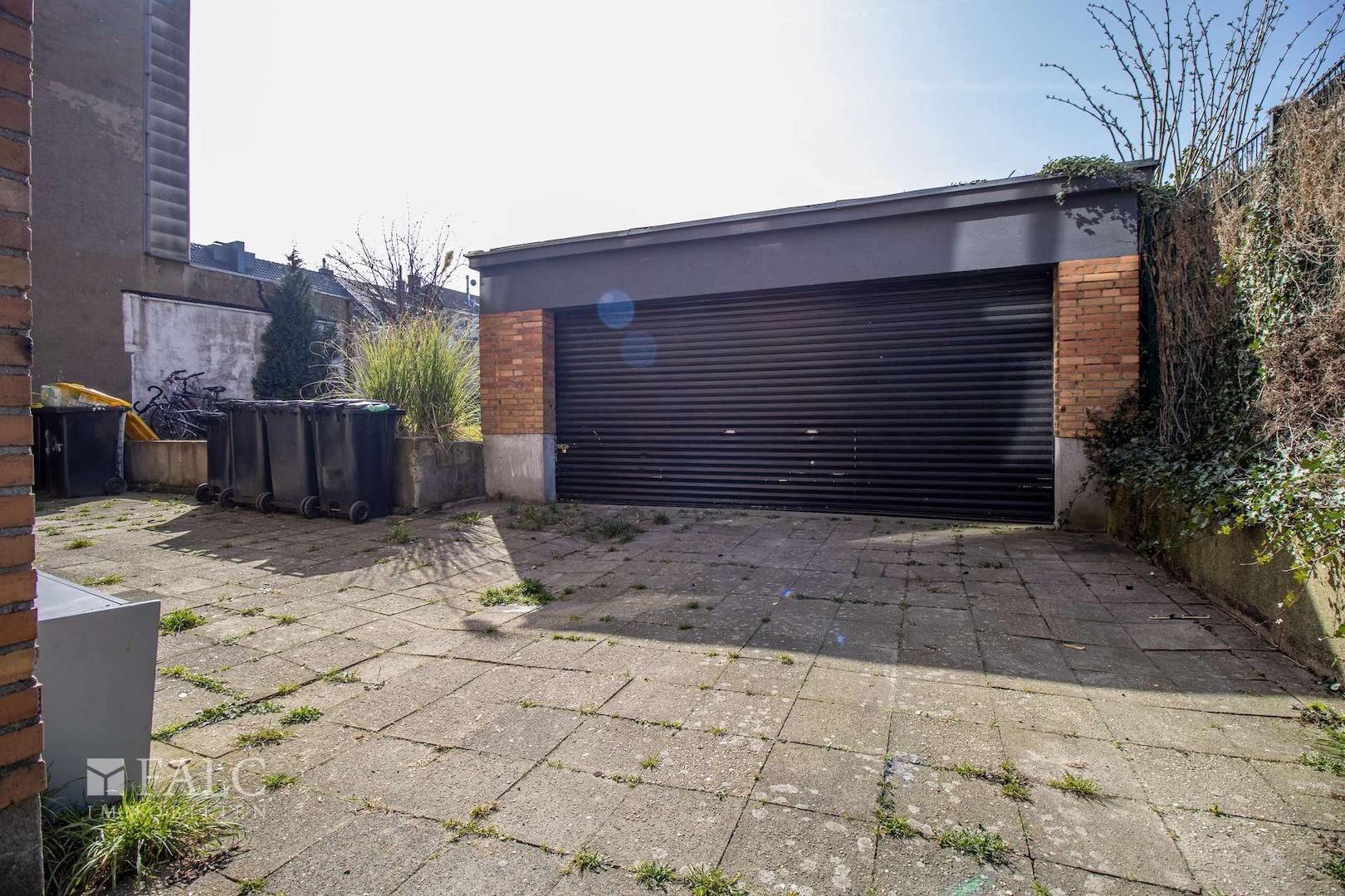 Zusätzliche Garage
