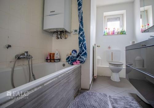 Badezimmer (2. OG)