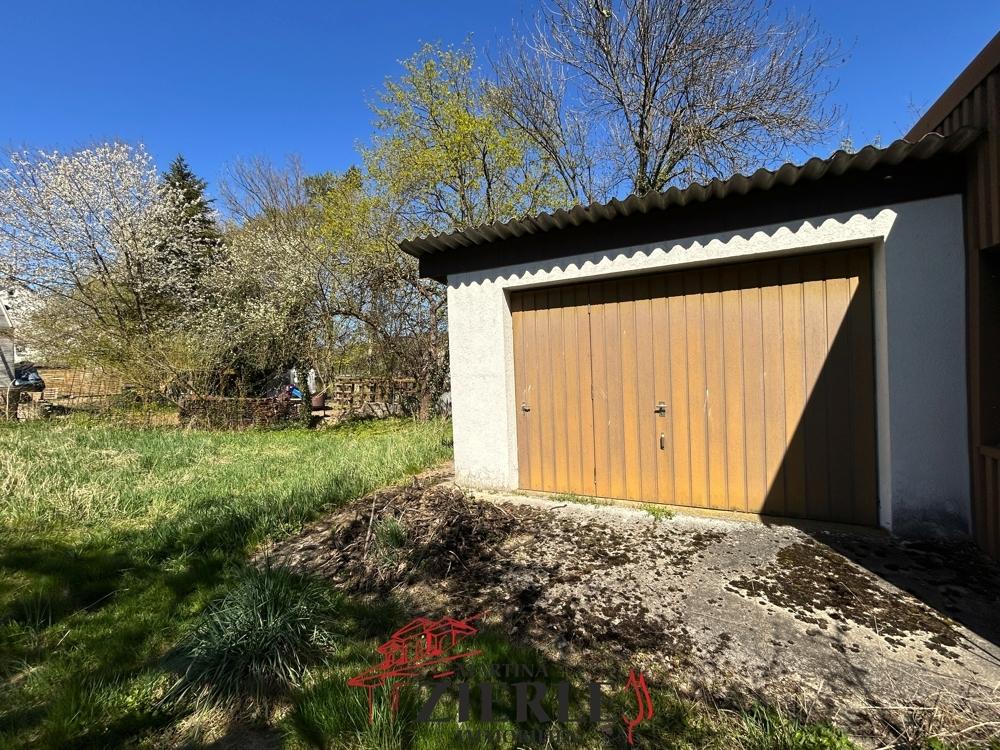 4 Garage im hinteren Teil des Grundstücks